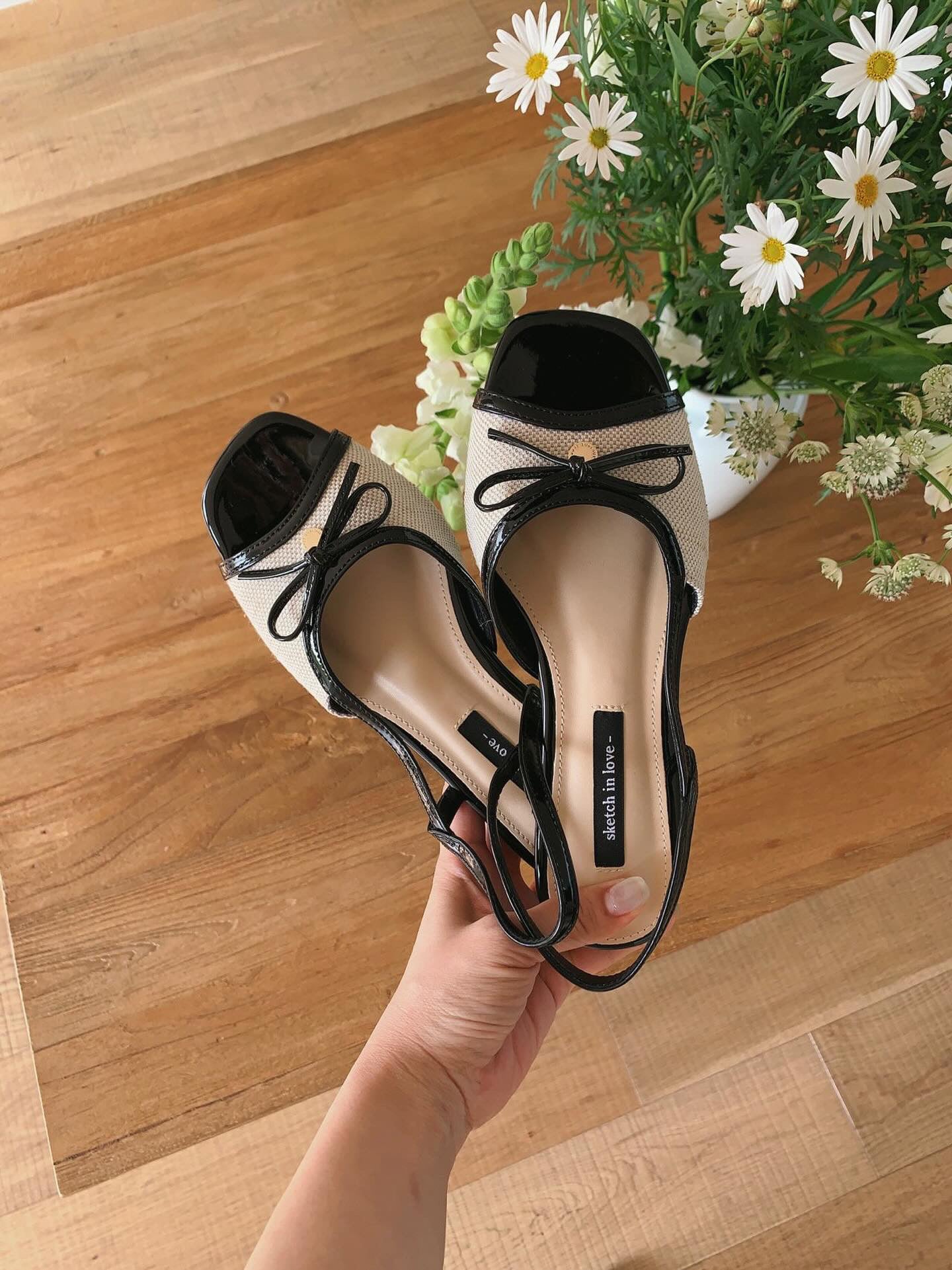 Ribbon sandal